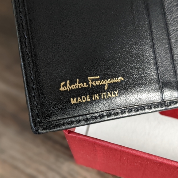 ⚡SOLD⚡Salvatore Ferragamo Leather Bifold Wallet w. Grommets + Scallop Edge - Picture 7 of 16
